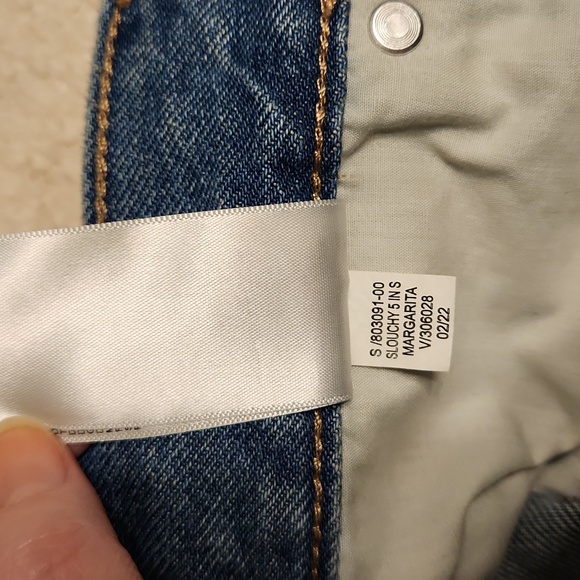 Old Navy Slouchy Straight Hugh Rise Frayed Blue Jean Shorts - Picture 7 of 7